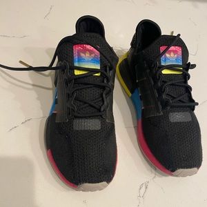 Adidas Shoe big boy size 5